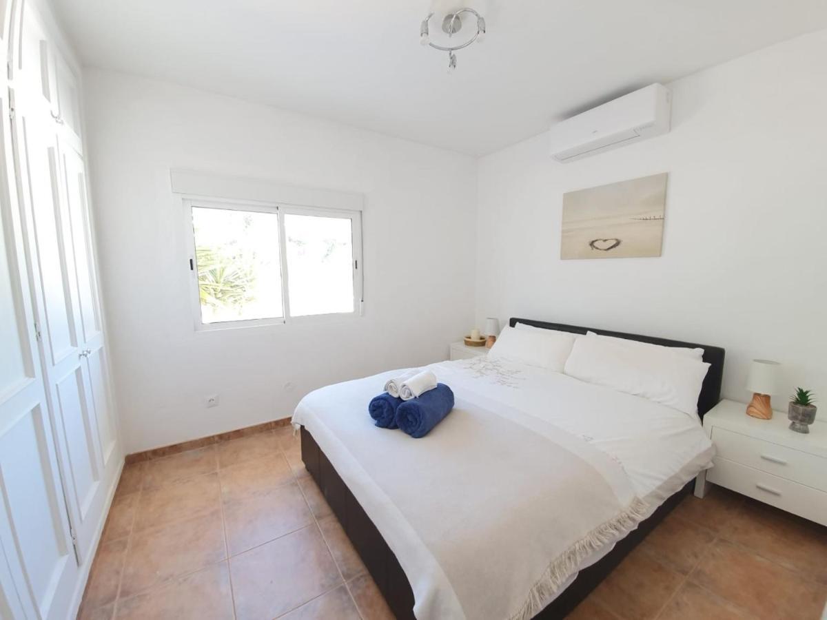Beautiful 5 Bedroom Villa With Private Pool With Stunning Sea Views, Walking Distances To Shops Restaurants Beach Manilva Kültér fotó