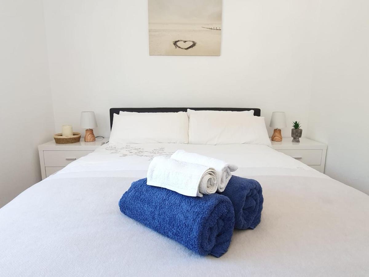 Beautiful 5 Bedroom Villa With Private Pool With Stunning Sea Views, Walking Distances To Shops Restaurants Beach Manilva Kültér fotó