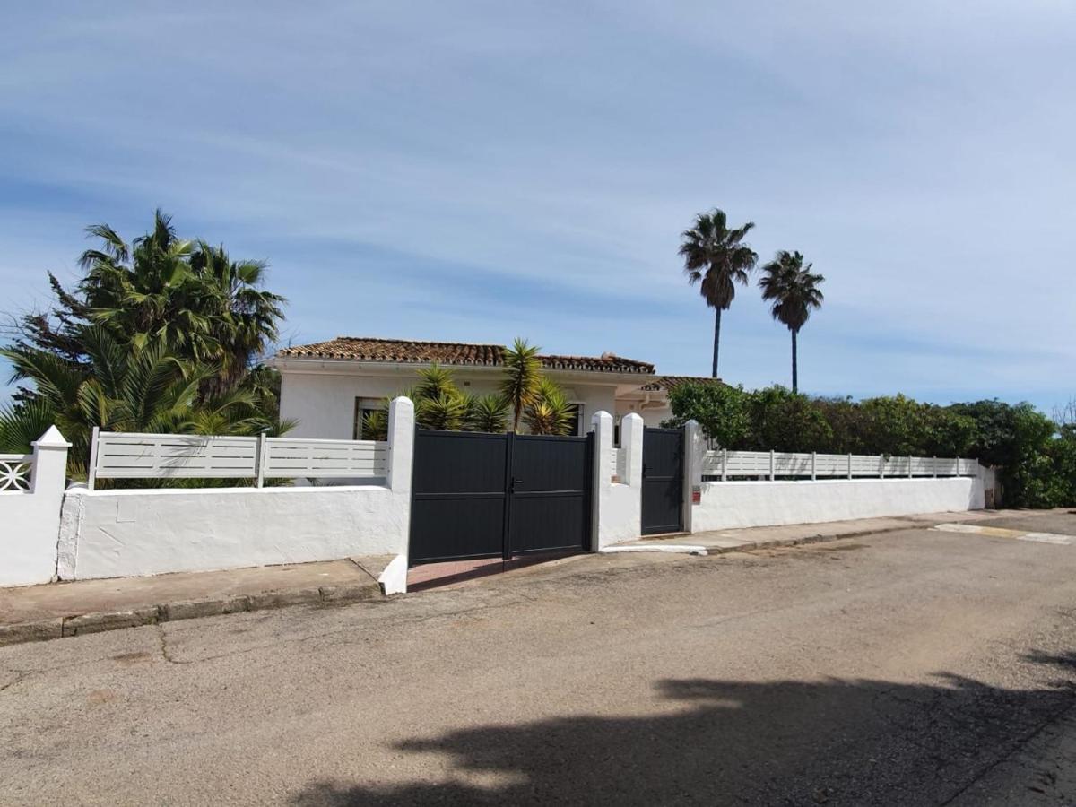 Beautiful 5 Bedroom Villa With Private Pool With Stunning Sea Views, Walking Distances To Shops Restaurants Beach Manilva Kültér fotó