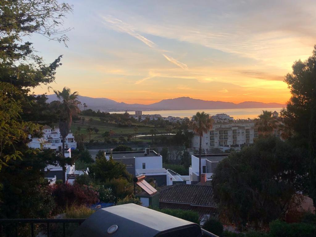 Beautiful 5 Bedroom Villa With Private Pool With Stunning Sea Views, Walking Distances To Shops Restaurants Beach Manilva Kültér fotó